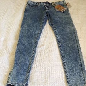 NWT girls size 12 regular Levi’s. Knit jean
